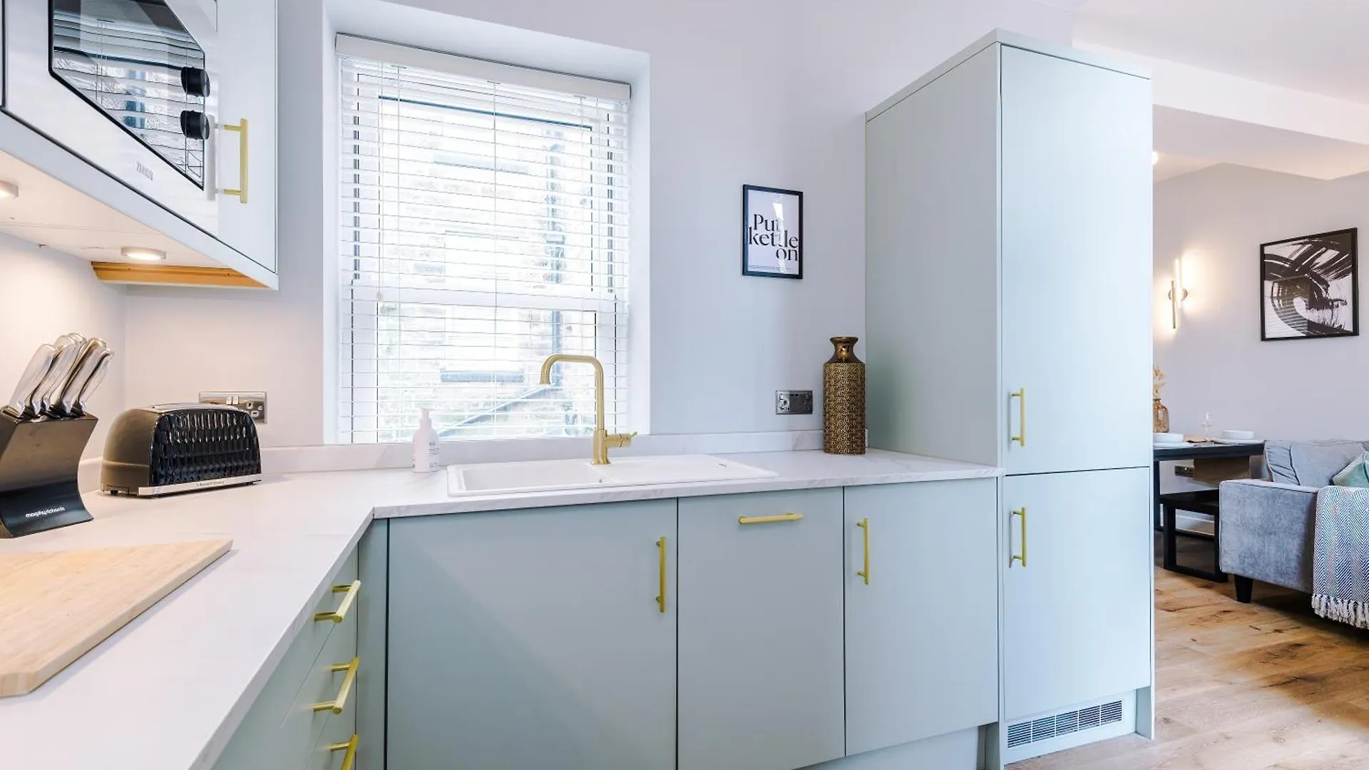 Harrogate House Apt 3 - 2 Bed Duplex 0*,  United Kingdom